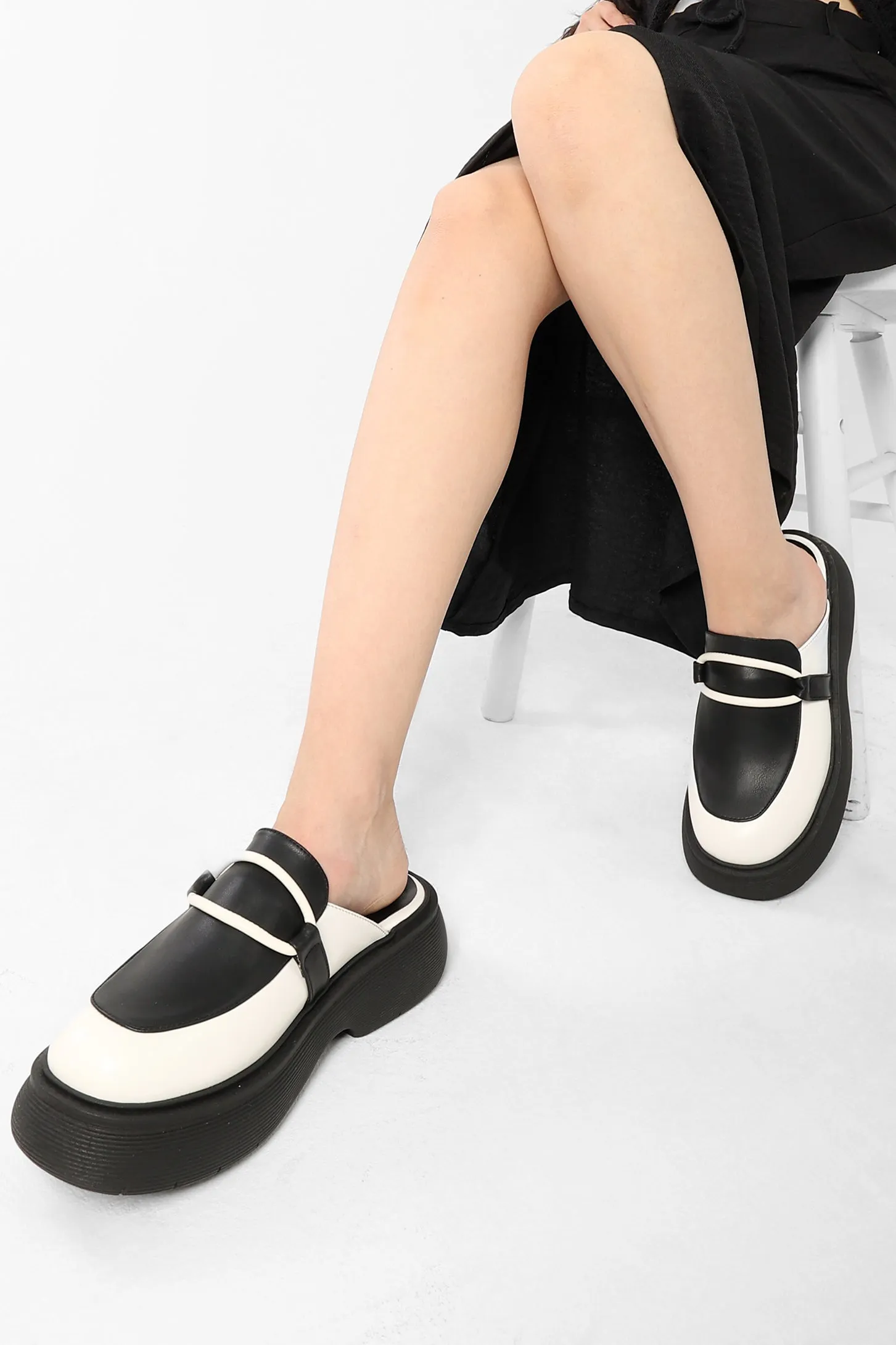 Urban Chunky Clogs - White